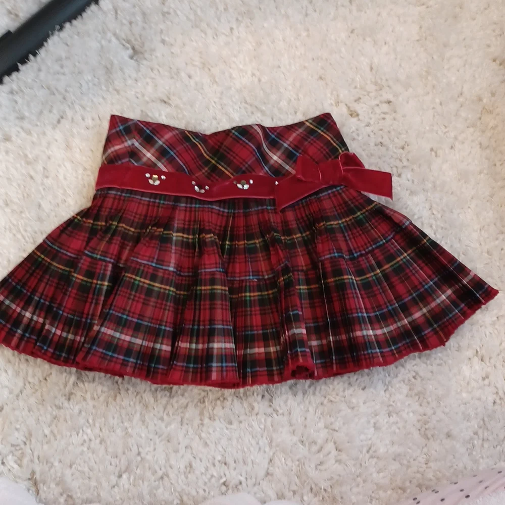 The children place skirt size 5